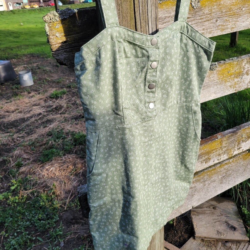 Green floral tailored cut dress - Picture 6 of 8